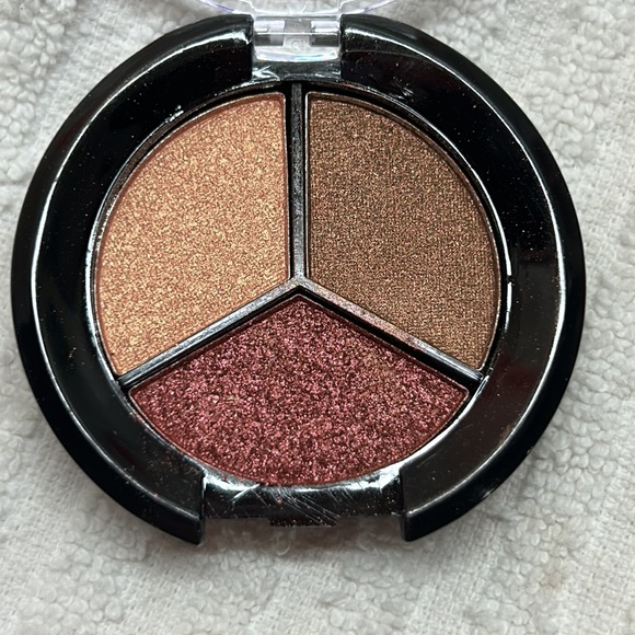 Eye Makeup Set 3 pieces Eyeshadow trio, angled eyeshadow brush, brow gel NWT - Picture 2 of 10